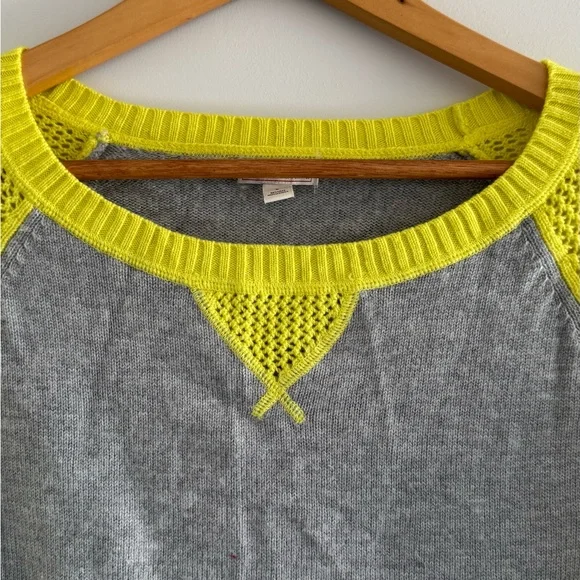 GAP Designed & Crafted Womens Sweater Gray Knit Pullover Knit Soft Saze S - Picture 2 of 6